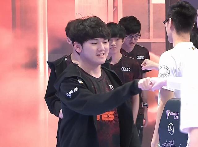 LPL夏季季后赛是日首发：16：40 WBG vs LNG，没有PandaC