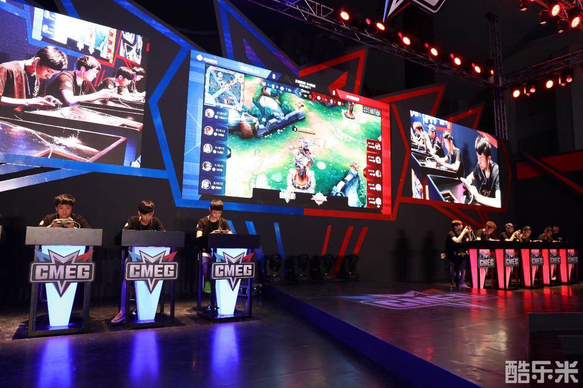 资讯高端局沙漠决赛圈，四面埋伏无掩体